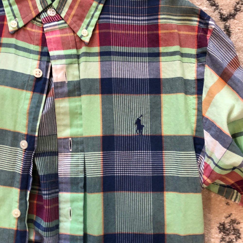 Button down - Picture 2 of 3